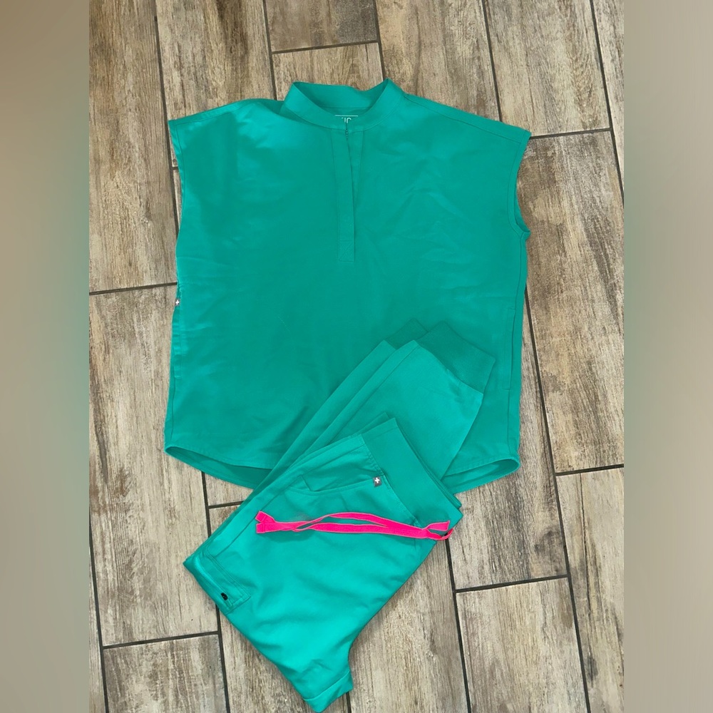 FIGS Surgical Green scrub set 🐠